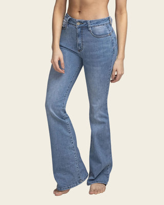 Jean levanta cola bota flare#color_022-azul-claro
