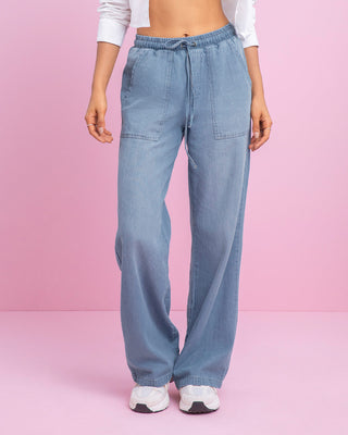 Pantalon bota recta en denim liviano#color_022-azul-claro