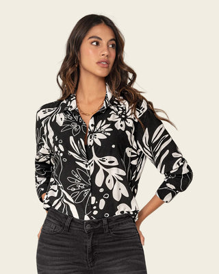 Blusa manga larga con perilla funcional y puños con botón#color_008-negro-estampado