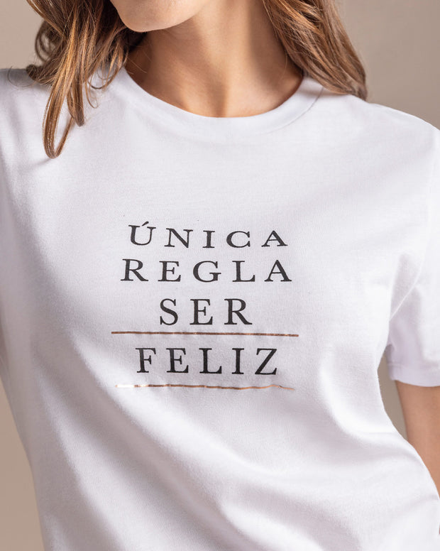 Camiseta manga corta con mensaje en el frente