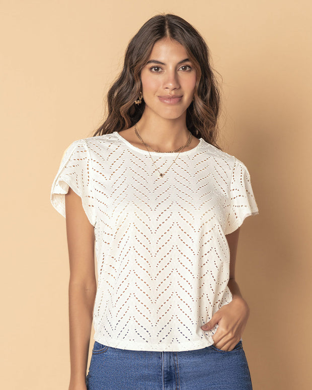 Camiseta manga corta con detalles en ojalillo