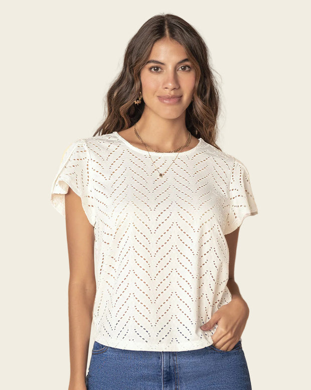 Camiseta manga corta con detalles en ojalillo