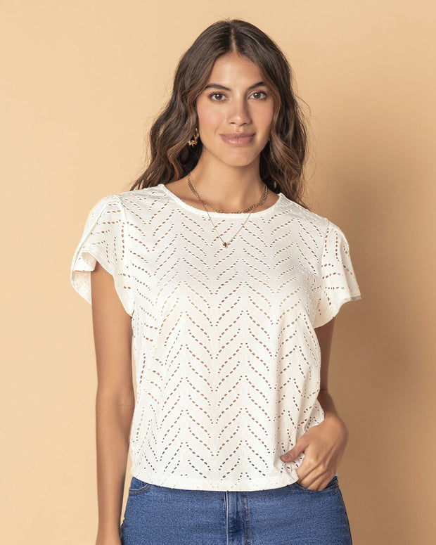 Camiseta manga corta con detalles en ojalillo