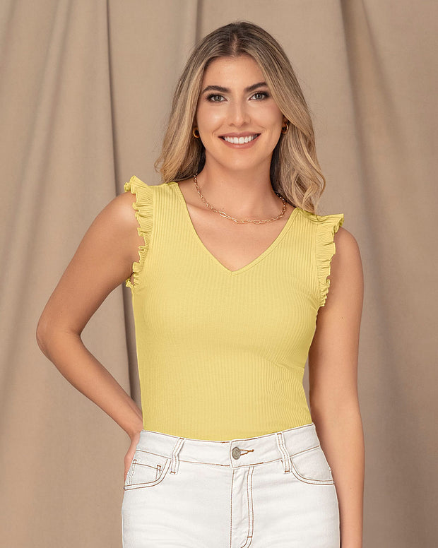 Camiseta con bolero en mangas y cuello en V