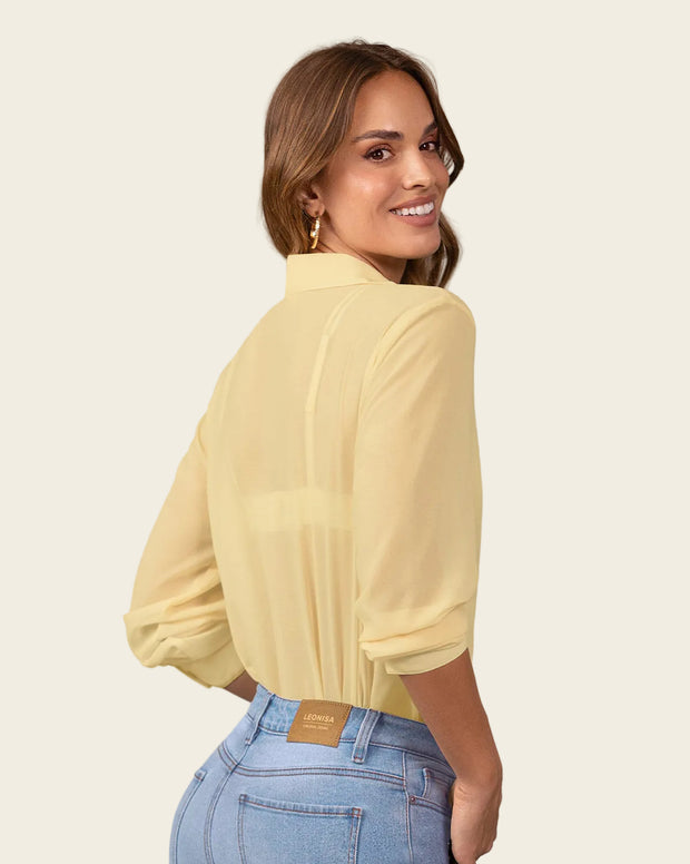 Blusa manga larga elaborada en tela con transparencia