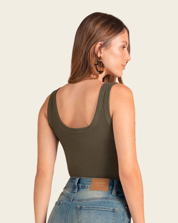 Camiseta manga sisa con cuello y espalda en U