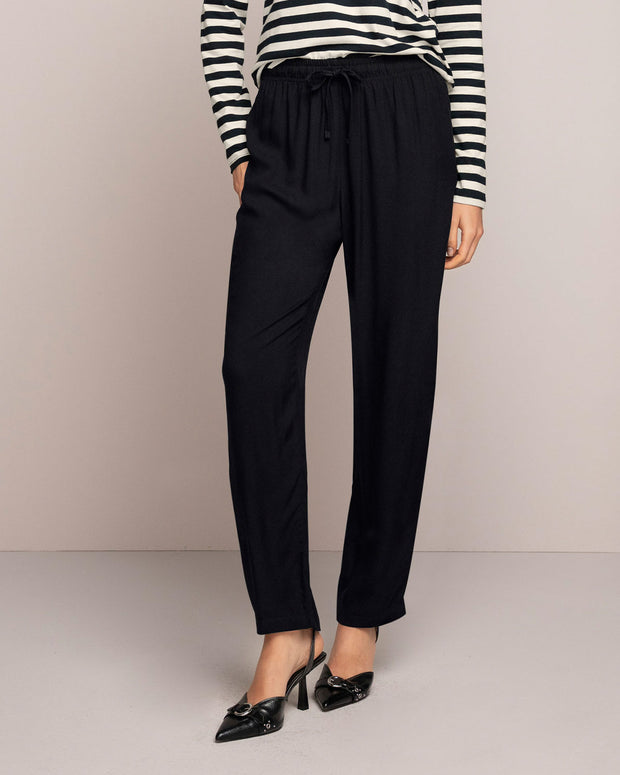 Pantalón recto con elástico y tira en cintura