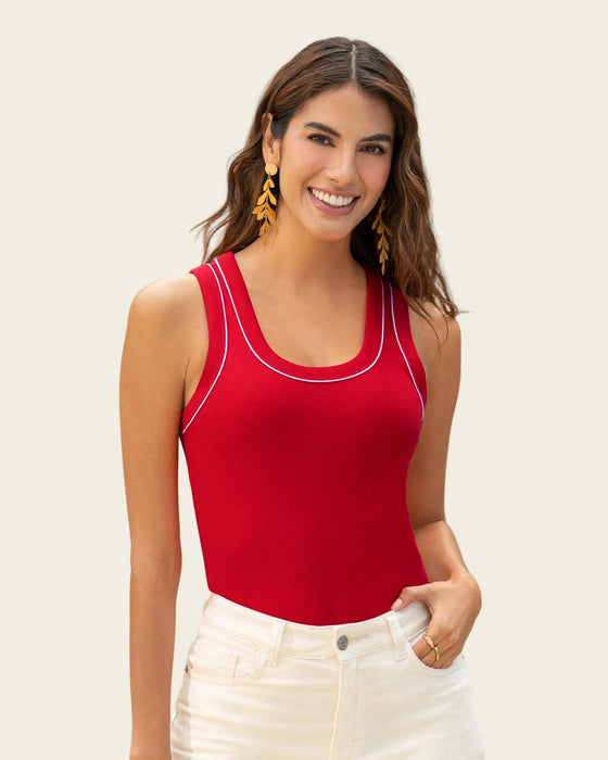 Camiseta manga sisa con detalle en contraste#color_c36-rojo