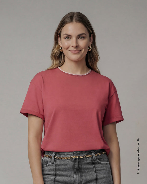Camiseta manga corta con detalle tejido en el cuello
