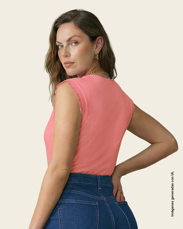 Camiseta con detalle tejido en mangas