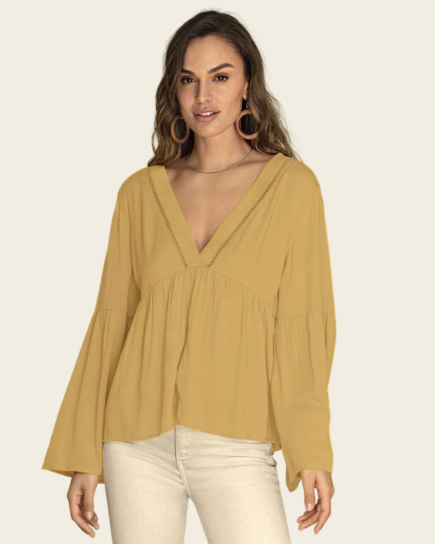 Blusa escote en V con aplique de escalerilla