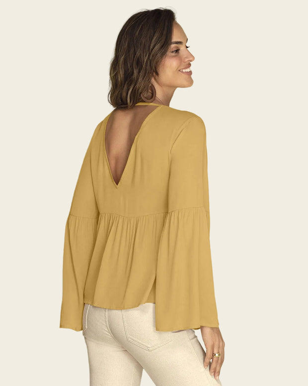 Blusa escote en V con aplique de escalerilla