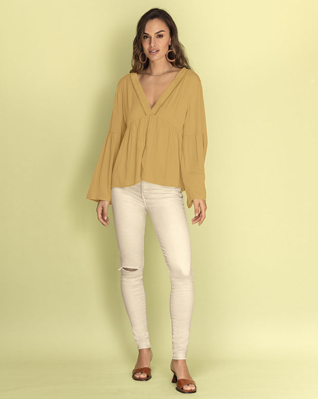 Blusa escote en V con aplique de escalerilla