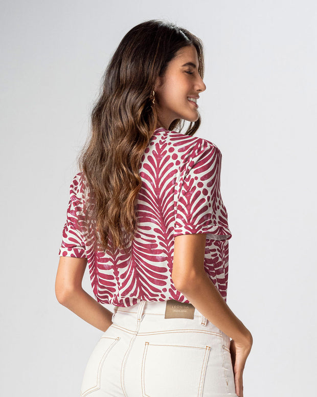 Camiseta manga corta estampada con dobladillo en manga