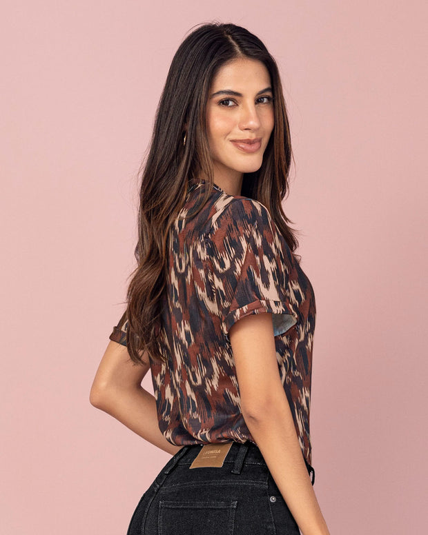 Camiseta manga corta estampada con dobladillo en manga