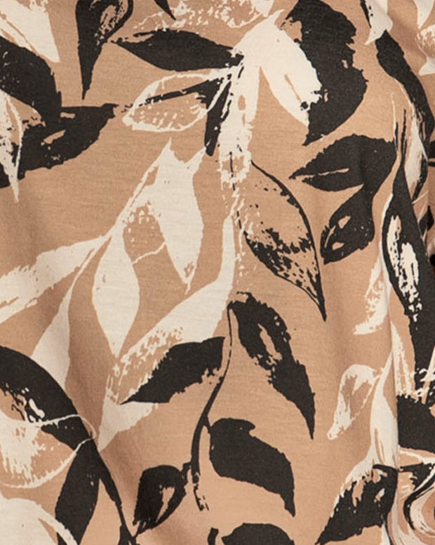 Camiseta manga corta estampada con dobladillo en manga