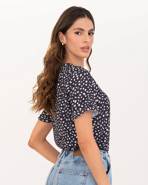 Camiseta manga corta estampada con dobladillo en manga