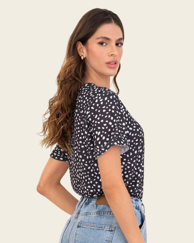 Camiseta manga corta estampada con dobladillo en manga