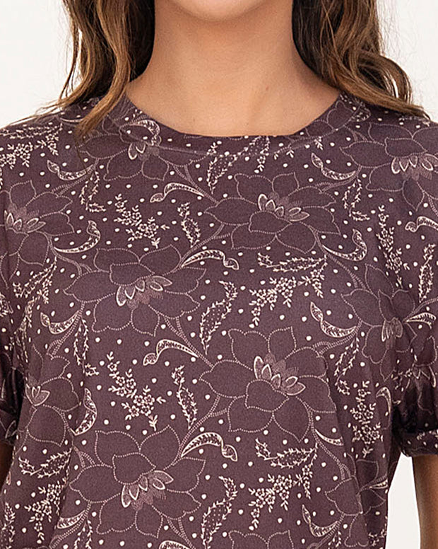 Camiseta manga corta estampada con dobladillo en manga