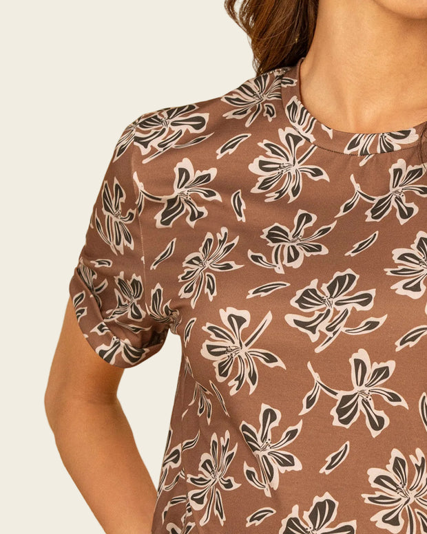 Camiseta manga corta estampada con dobladillo en manga