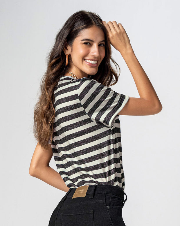 Camiseta manga corta estampada con dobladillo en manga