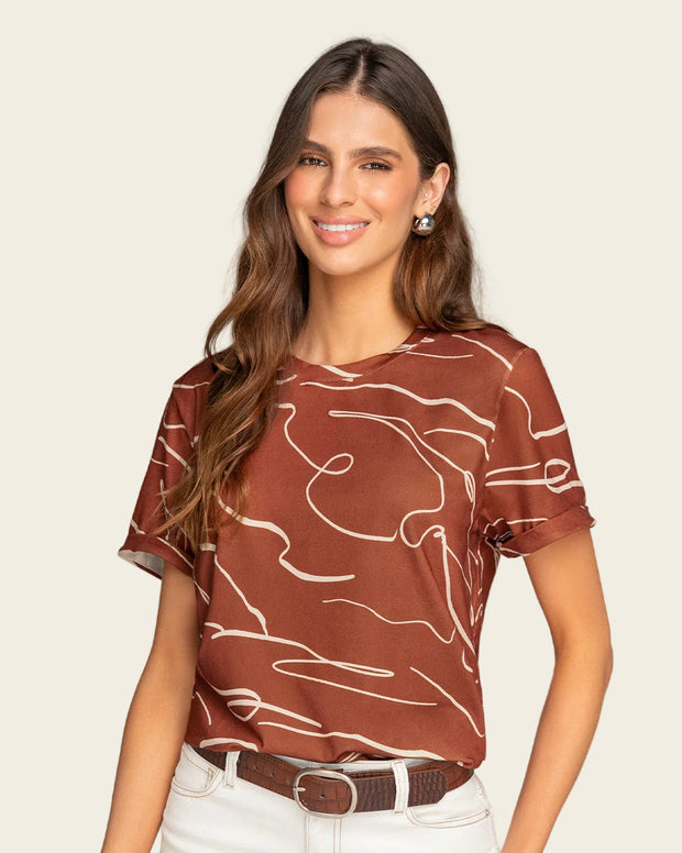 Camiseta manga corta estampada con dobladillo en manga