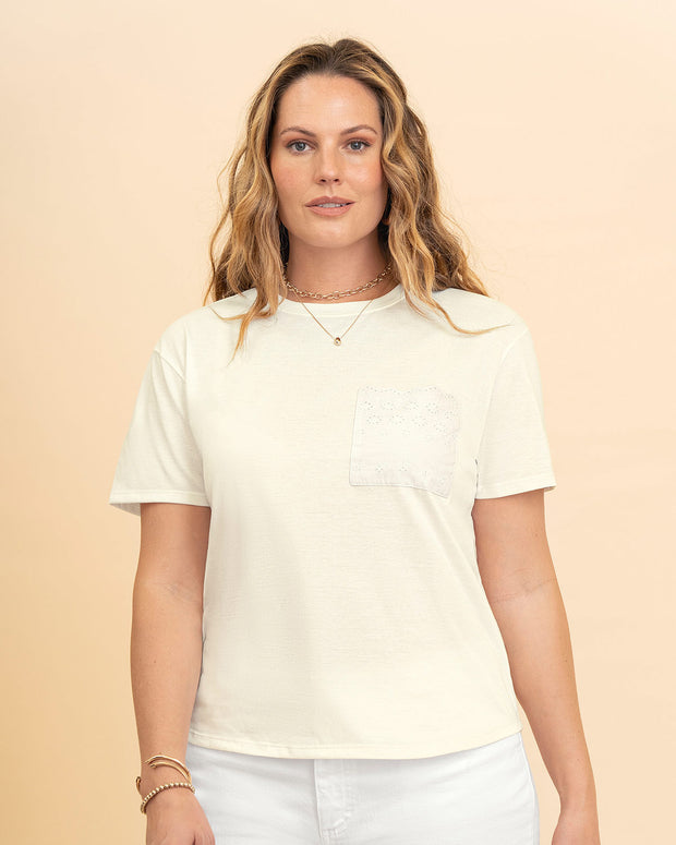 Camiseta manga corta con bolsillo en ojalillo