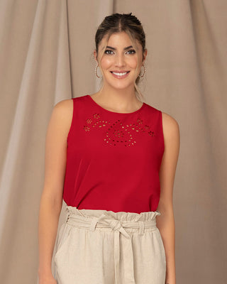 Camiseta manga sisa con detalle en corte láser#color_c35-rojo-oscuro