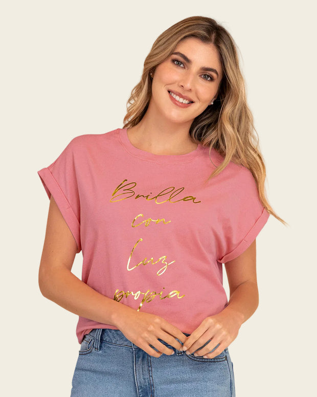 Camiseta manga corta con estampado con relieve