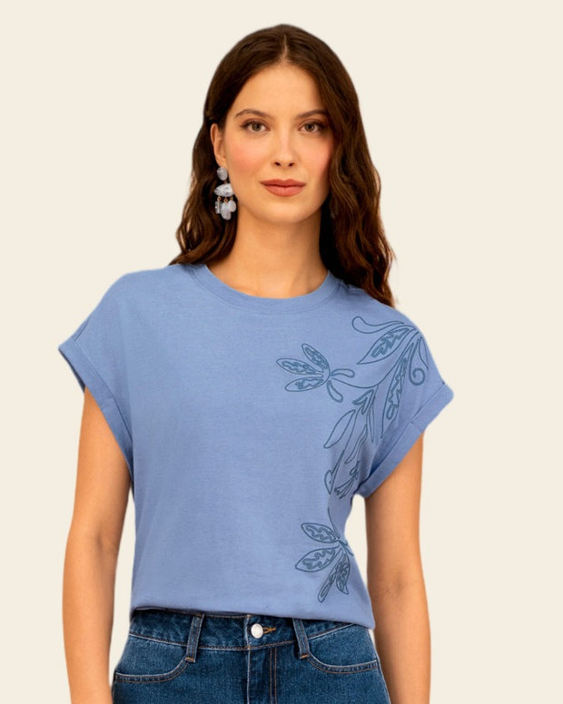 Camiseta manga corta con estampado con relieve
