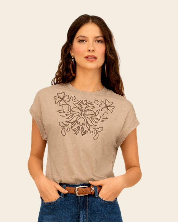 Camiseta manga corta con estampado con relieve