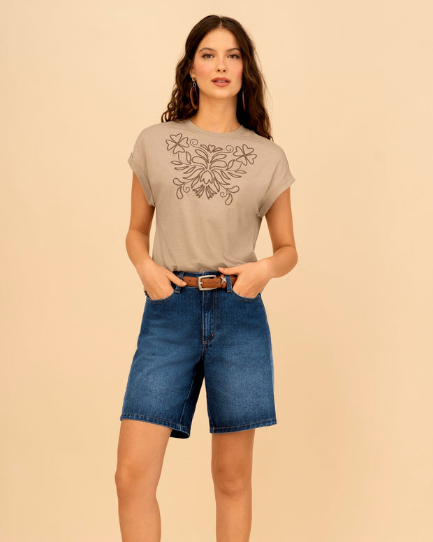 Camiseta manga corta con estampado con relieve