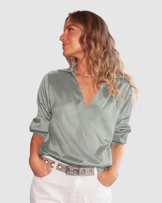 Blusa manga larga en tela tipo satín