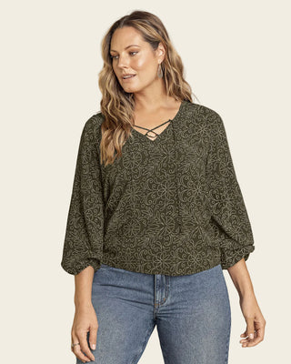 Blusa manga larga con tiras en escote en V#color_145-fondo-verde-estampado