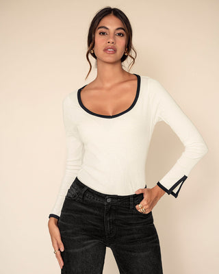 Camiseta manga larga de silueta ajustada#color_018-marfil