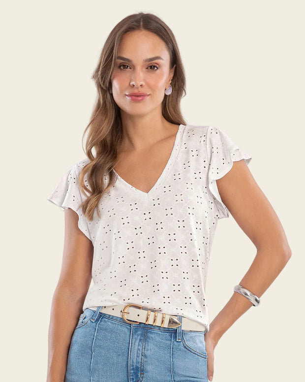 Camiseta con boleros en manga elaborada en tela tipo ojalillo