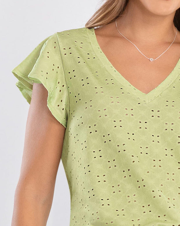 Camiseta con boleros en manga elaborada en tela tipo ojalillo