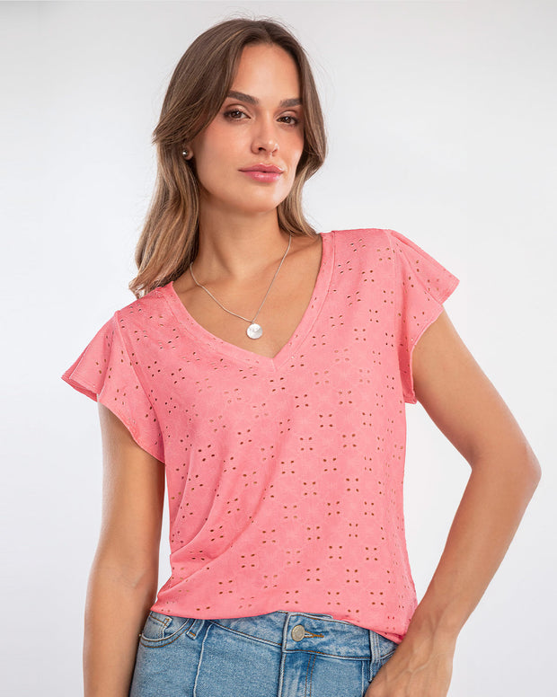 Camiseta con boleros en manga elaborada en tela tipo ojalillo