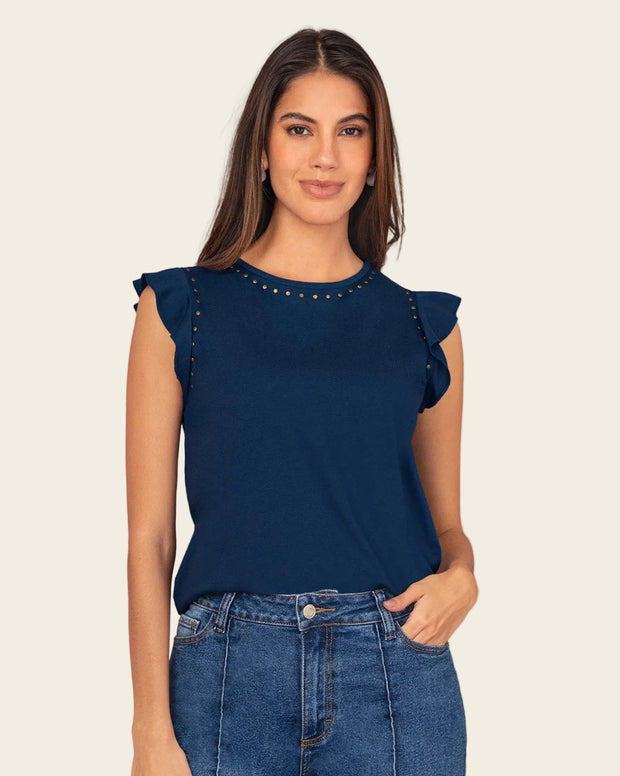 Camiseta con taches en cuello y sisa
