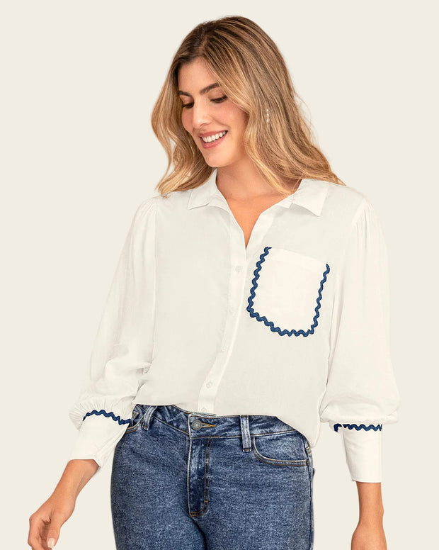 Camisa manga larga con apliques bordados