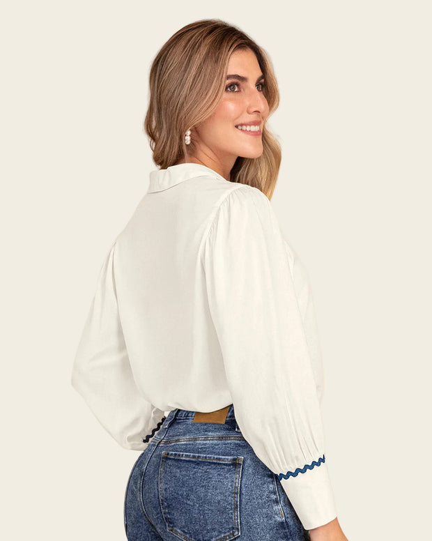 Camisa manga larga con apliques bordados