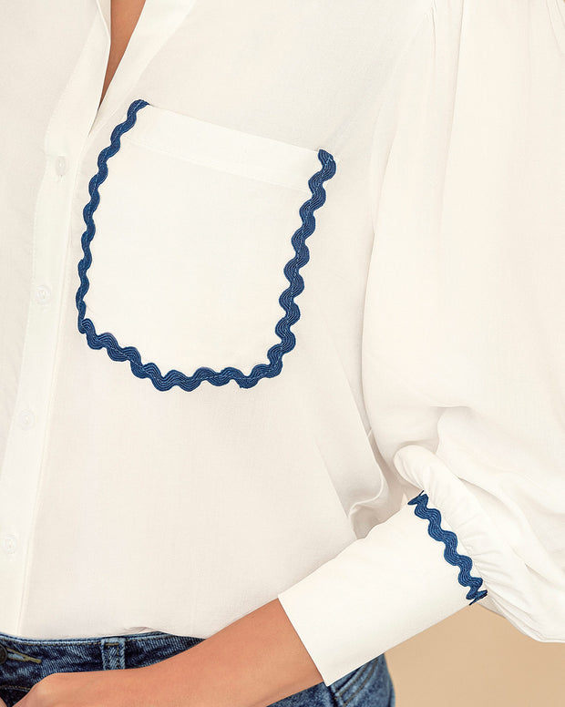 Camisa manga larga con apliques bordados