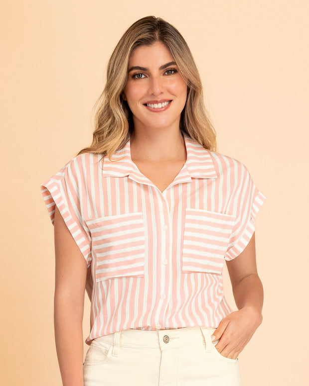 Blusa manga corta con bolsillos en frente