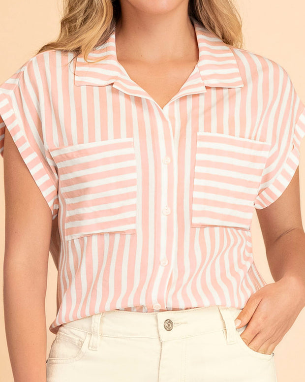 Blusa manga corta con bolsillos en frente