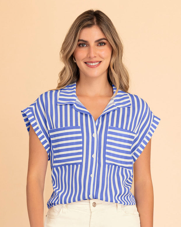 Blusa manga corta con bolsillos en frente