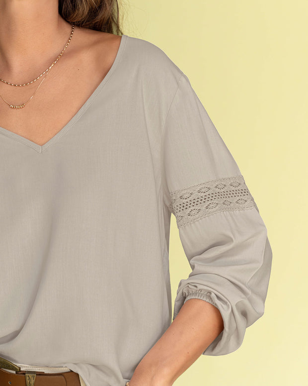 Blusa con detalle tipo encaje en mangas