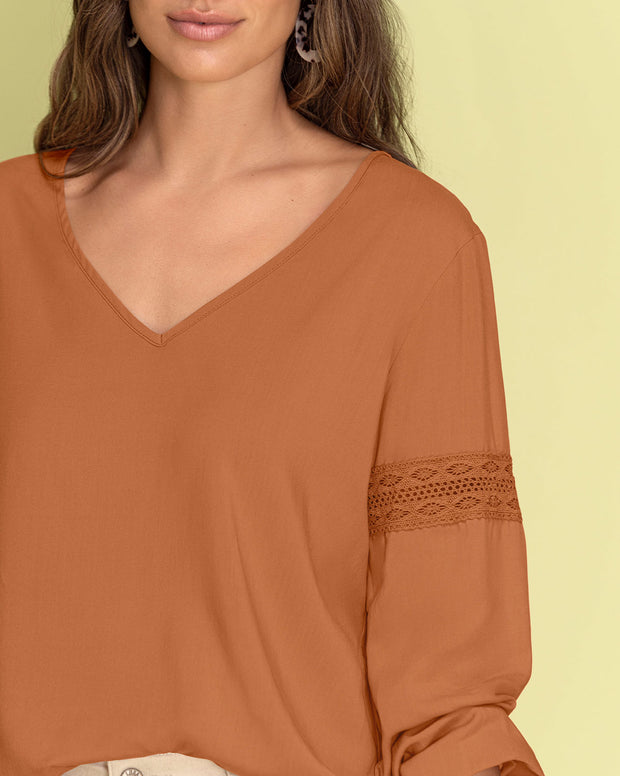 Blusa con detalle tipo encaje en mangas