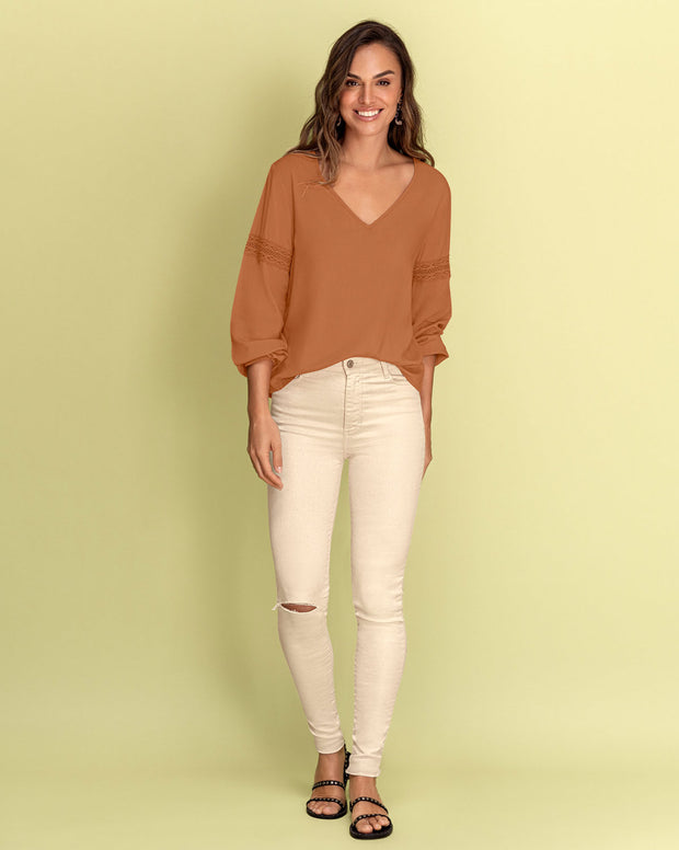 Blusa con detalle tipo encaje en mangas