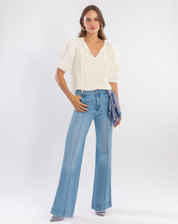 Blusa con tiras para anudar en escote