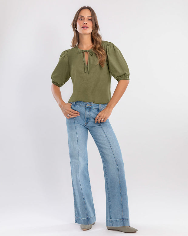 Blusa con tiras para anudar en escote